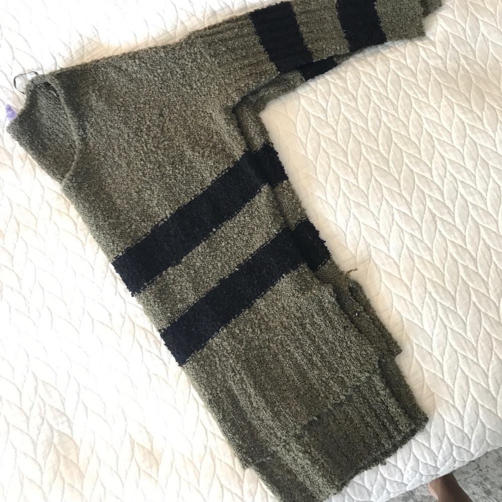 Black and Olive oversized sweater